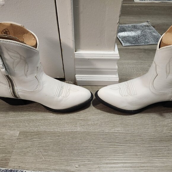 Ariat White Leather Western Booties — Women’s Size 5.5 — Excellent Condition - Picture 4 of 5